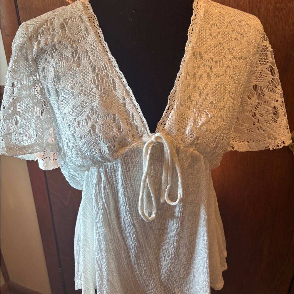 Buckle Cream Lace Blouse